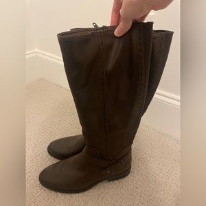 Selling these boots, size 9.5/10